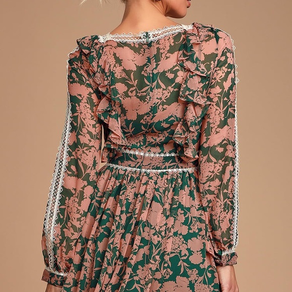 ✨HOST PICK ✨ Lulu’s Floral Skater Dress - Picture 5 of 10